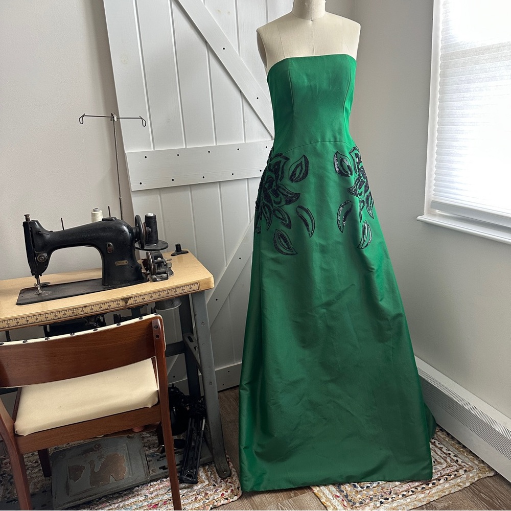 Elegant Green Strapless Evening Dress